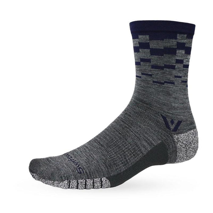 Flite XT Trail Mid-Crew sock in gray and navy with a step pattern