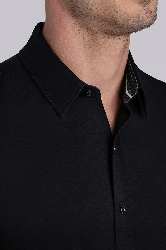 Model wear Intrigue Black Icy Bamboo® short sleeve collar shirt, styled with white pants.