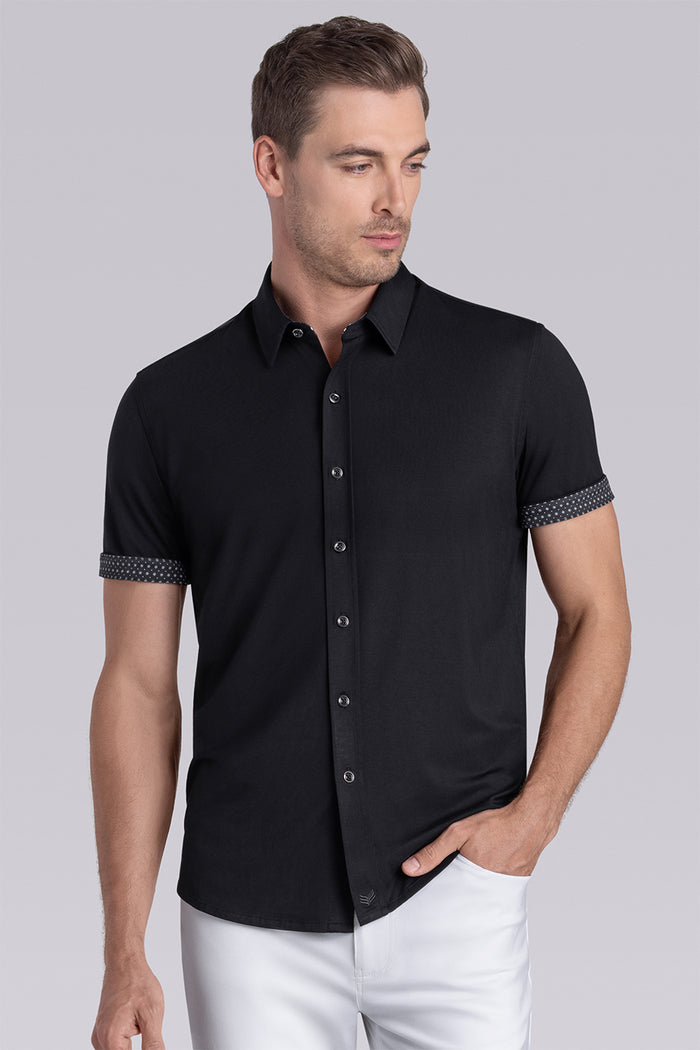 Model wear Intrigue Black Icy Bamboo® short sleeve collar shirt, styled with white pants.