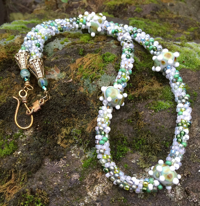Kumihimo - Bubbly White and Green