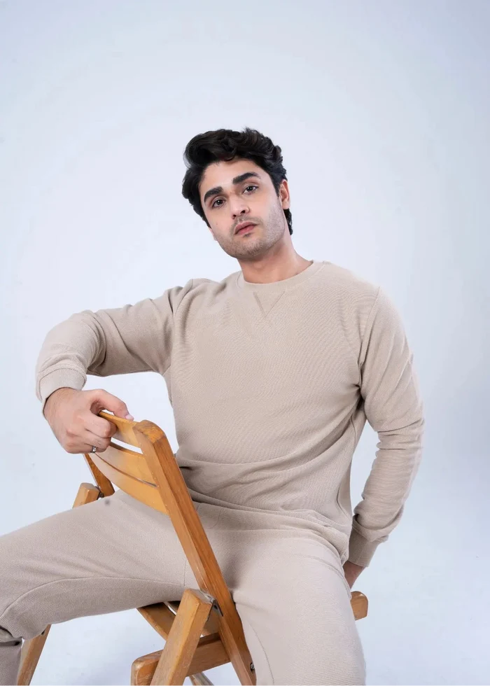 Men's winter sweatshirt in khaki with ribbed crew neck and cuffs