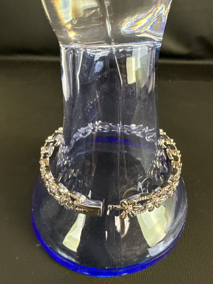 NIB Montana Silversmiths Crazy Daisies Bracelet