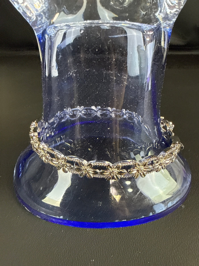 NIB Montana Silversmiths Crazy Daisies Bracelet
