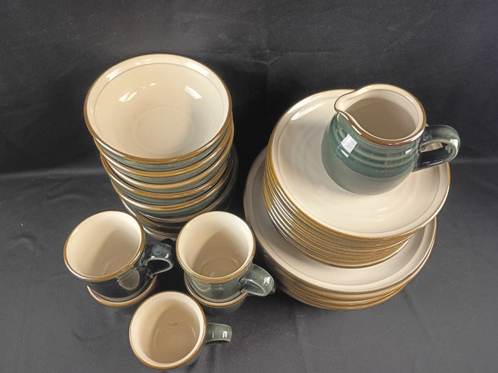 Noritake Green Dinner Set