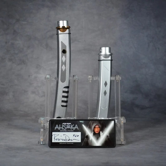 Raffle: Signature Saber - Model Ahsoka Duo & Signed Plaque