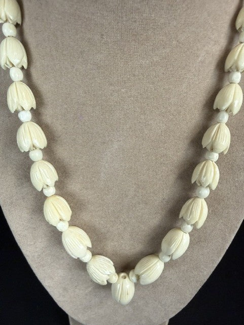 VTG Carred Bone Pikake Flower Necklace