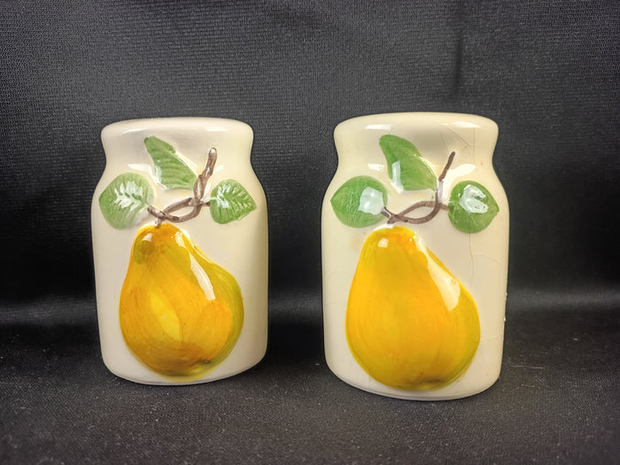 VTG Pear Salt & Pepper Set